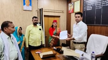 कानपुर नगर22जुलाई24*नहीं थम रहा राशन कोटे की दुकान निरस्त करने का मामला