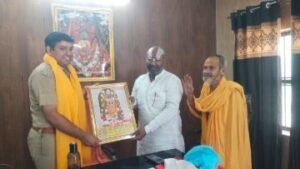 अयोध्या23जुलाई24*अयोध्या के नए सीओ आशुतोष तिवारी को किया सम्मानित: राजेश महाराज