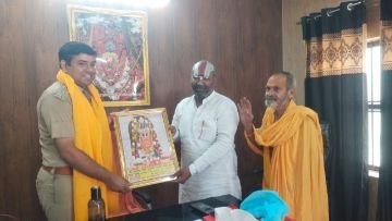 अयोध्या23जुलाई24*अयोध्या के नए सीओ आशुतोष तिवारी को किया सम्मानित: राजेश महाराज