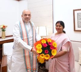 वाराणसी25जुलाई26*राज्यसभा सांसद डा संगीता बलवंत ने गृहमंत्री अमित शाह जी के आवास पर भेंट किया। वाराणसी25जुलाई26*राज्यसभा सांसद डा संगीता बलवंत ने गृहमंत्री अमित शाह जी के आवास पर भेंट किया।