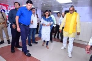 लखनऊ25जुलाई24*उत्तर प्रदेश के कैबिनेट मंत्री ओमप्रकाश राजभर ने औचक निरीक्षण किया