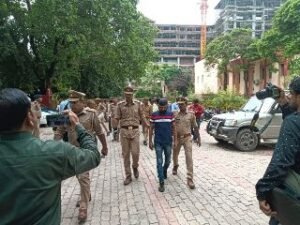 कानपुर26जुलाई24*एडीएम सिटी और डीसीपी सेंट्रल ने पुलिस फोर्स के साथ आरटीओ में मारा छापा