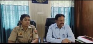 औरैया26जुलाई24*जिलाधिकारी डॉ. इंद्र मणि त्रिपाठी ने ARTO दफ्तर में अचानक की छापेमारी।