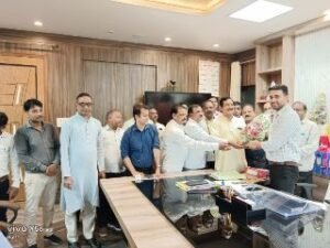 कानपुर नगर27जुलाई24*कानपुर नगर निगम कर्मचारी संघ का एक प्रतिनिधि मंडल ने नए नगर आयुक्त से शिष्टाचार भेंट की