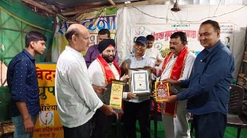 औरैया29जुलाई24*संवेदना ग्रुप ने पाँच वर्ष पूर्ण होने पर किया सम्मान*