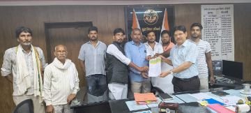 कौशाम्बी29जुलाई23*ग्रामीणों के आवागमन में हो रही दिक्कत के निदान हेतु बनाई जाएं नवीन सड़कें....अजय सोनी* कौशाम्बी29जुलाई23*ग्रामीणों के आवागमन में हो रही दिक्कत के निदान हेतु बनाई जाएं नवीन सड़कें....अजय सोनी*