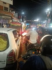 कौशाम्बी30जुलाई24*रेलवे क्रॉसिंग पर गड्ढा खोद देने से प्रतिदिन लगता है जबरदस्त जाम*