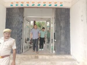 कानपुर देहात 31 जुलाई 2024 *जिलाधिकारी ने जिला ग्राम्य विकास अभिकरण कार्यालय का किया निरीक्षण, साफ सफाई के दिए निर्देश*