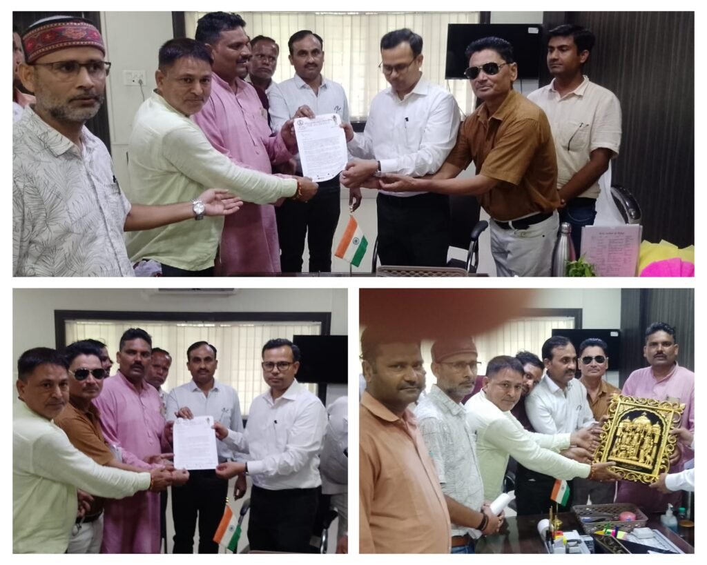 औरैया 18 जुलाई 24*आईपीएस जुगल किशोर के निलंबन और योगेश उपाध्याय की हत्या से ब्राह्मण समाज आक्रोशित* औरैया 18 जुलाई 24*आईपीएस जुगल किशोर के निलंबन और योगेश उपाध्याय की हत्या से ब्राह्मण समाज आक्रोशित*