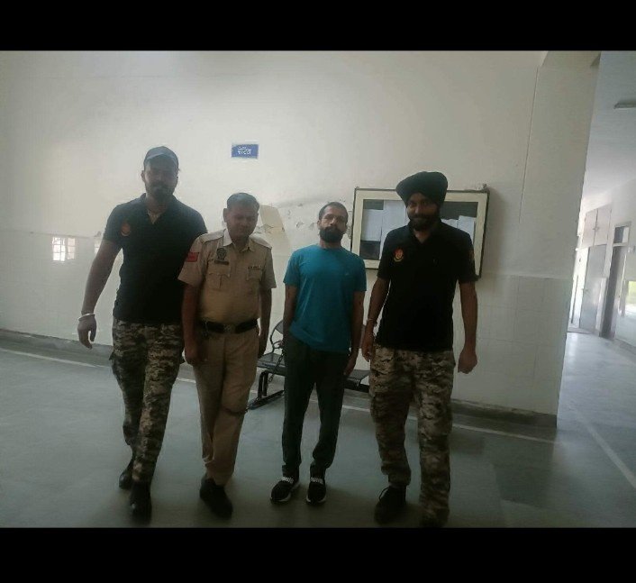 पंजाब 19 अगस्त 2024* प्रहलाद खाटवां पर हमले का आरोपी गैंगस्टर पवन कुमार उर्फ तोतला को अदालत में पेश किया , पुलिस रिमांड पर