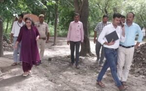 हरदोई 09 अगस्त 24*उप जिलाधिकारी ने नगर पालिका केअमृत सरोवर अभियान के तहत बन रहे तालाबों का किया निरीक्षण