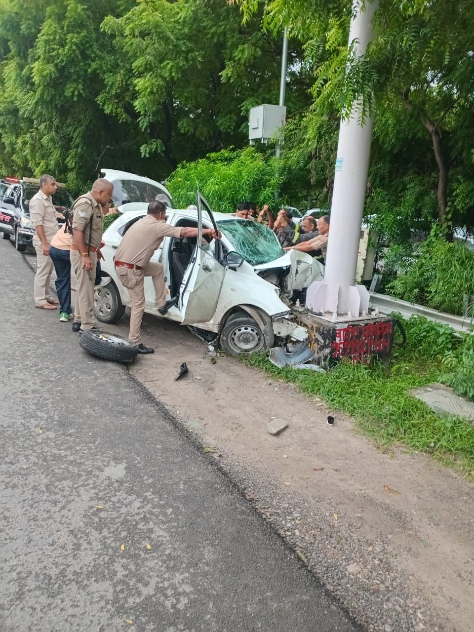 नोएडा12अगस्त24*UP के NOIDA एक्सप्रेस वे पर बड़ा हादसा हुआ है। नोएडा12अगस्त24*UP के NOIDA एक्सप्रेस वे पर बड़ा हादसा हुआ है।