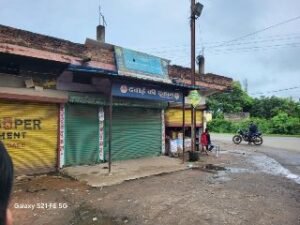 अनूपपुर1अगस्त24*फ्लाईओवर ब्रिज के निर्माण में हो रही देरी को लेकर आज महाबंद में दवा विक्रेता संघ ने भी आया