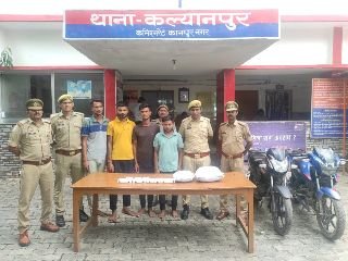 कानपुर नगर01अगस्त24* 04 लुटेरों को संदिग्ध वाहन, लूट के मोबाइल फोन व मादक पदार्थ के साथ किया गया गिरफ्तार