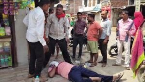 कौशाम्बी01अगस्त24*मंदिर परिसर में गुलाब का पौधा रोपण करते समय दबंगो ने युवक को पीट कर गंभीर रूप से किया घयाल*