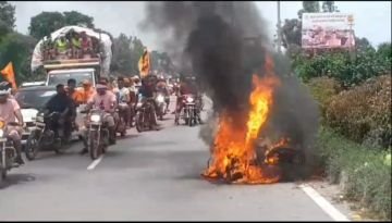 हरिद्वार रुड़की01अगस्त2024* तेज गति से दौड़ रही दो बाइको में लगी आग