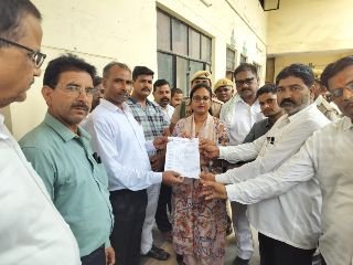 कानपुर नगर2अगस्त24*हरदोई में हुई वरिष्ठ अधिवक्ता के हत्या के मामले में अधिवक्ताओं ने दिया ज्ञापन कानपुर नगर2अगस्त24*हरदोई में हुई वरिष्ठ अधिवक्ता के हत्या के मामले में अधिवक्ताओं ने दिया ज्ञापन