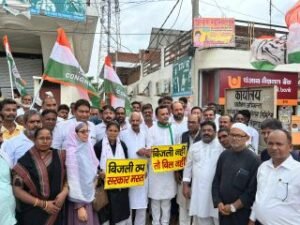 कौशाम्बी3अगस्त24*विद्युत सप्लाई और सिंचाई की समस्या के समाधान की मांग को लेकर कांग्रेस ने धरना प्रदर्शन कर सौपा ज्ञापन*