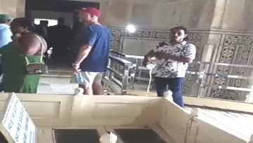 आगरा3अगस्त24*ताजमहल की सुरक्षा मै बड़ी चूक* आगरा3अगस्त24*ताजमहल की सुरक्षा मै बड़ी चूक*