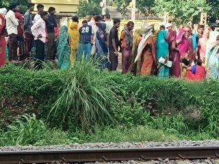 कौशाम्बी4अगस्त24*रेलवे लाइन पार करते समय फिर एक महिला की हुई मौत*