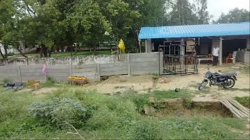 कानपुर4अगस्त24*पूर्व माध्यमिक विद्यालय मरियानी स्कूल के आगे रास्ते के बगल में ग्राम समाज की जमीन पर किया जा रहा अवैध कब्जा