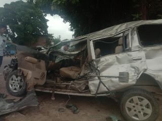 कौशाम्बी7अगस्त24*ओवरटेक के चक्कर में टवेरा चालक पिकअप से टकराया एक की मौत सात हुए लहूलुहान*