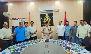 बाराबंकी8अगस्त24*सर्विलांस सेल/स्वॉट टीम, जनपद बाराबंकी की मोबाइल रिकवरी टीम की बड़ी सफलता बाराबंकी8अगस्त24*सर्विलांस सेल/स्वॉट टीम, जनपद बाराबंकी की मोबाइल रिकवरी टीम की बड़ी सफलता