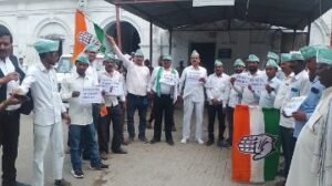 कौशाम्बी8अगस्त24*प्रयाग राज मंडल को सूखा ग्रस्त घोषित करने की मांग को लेकर कांग्रेस का प्रदर्शन*