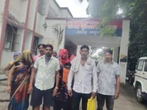 मथुरा9अगस्त24*भू माफियाओ के हो रहे हैं हौसले बुलंद,गांव के ही पूर्व प्रधान व वर्तमान बीजेपी अध्यक्ष ने हड़पी अनुसूचित जाति की जमीन