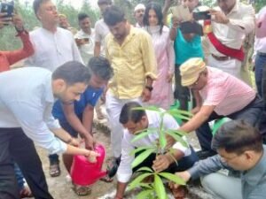 कौशाम्बी9अगस्त24*अमर शहीद सोहन लाल को डीएम ने श्रद्धांजलि अर्पित किया*