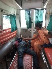 कौशाम्बी9अगस्त24*अनियंत्रित पिकअप ने दोपहिया में पीछे से मारी टक्कर बेटा सहित दंपत्ति घायल पति गंभीर*