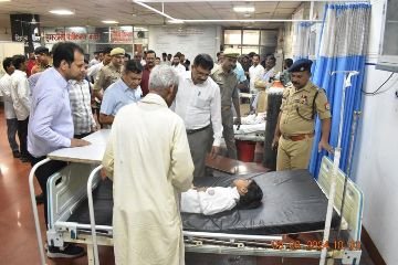 जालौन9अगस्त24*खाई में स्कूली वैन पलटने का मामला जालौन9अगस्त24*खाई में स्कूली वैन पलटने का मामला