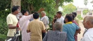 अयोध्या9अगस्त24*बगैर डीपीआर संशोधन के रेलवे द्वारा नाप जोख का भू स्वामियों ने किया विरोध*