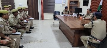 कानपुर नगर10अगस्त24*पश्चिम जोन में पुलिस उपायुक्त पश्चिम महोदय द्वारा थाने के हेड मोहर्रर व पैरोकार की मीटिंग ली गयी*