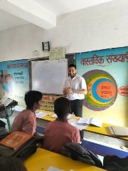 कौशाम्बी10अगस्त24*छात्र-छात्राओं की और उपस्थिति बढ़ाने के लिए किया जाए सकारात्मक प्रयास--डीएम*