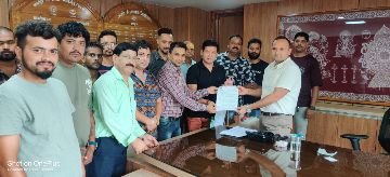 अल्मोड़ा10अगस्त24*देवभूमि उद्योग व्यापार मंडल अल्मोड़ा के शिष्टमंडल ने जिलाधिकारी को ज्ञापन दिया