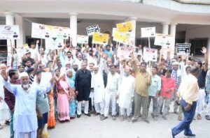 बाराबंकी10अगस्त24*कांग्रेस ने 85 फीसदी पसमांदा मुस्लिम समाज पर आर्टिकल 341 के जरिए लगाए गए धार्मिक प्रतिबंध का आज जोरदार विरोध*