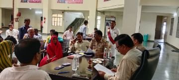 कौशाम्बी10अगस्त24*एसडीएम व सीओ सिराथू ने सुनी फरियादियों की समस्या* कौशाम्बी10अगस्त24*एसडीएम व सीओ सिराथू ने सुनी फरियादियों की समस्या*