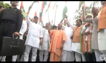 लखनऊ13अगस्त24*सीएम योगी ने तिरंगा यात्रा बाइक रैली को दिखाई हरी झंडी