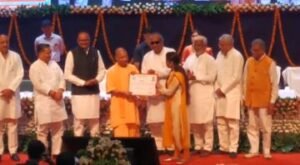 लखनऊ13अगस्त24*1036 अभ्यर्थियों को नियुक्ति पत्र वितरण करते हुए सीएम योगी आदित्यनाथ