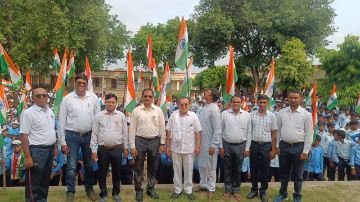 कौशाम्बी15अगस्त24*महेश्वरी प्रसाद इंटरमीडिएट कॉलेज में धूमधाम से स्वतंत्रता दिवस मनाया गया*