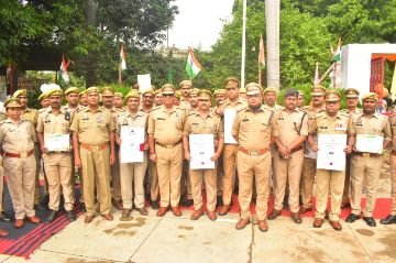 सुल्तानपुर15अगस्त24*पुलिस लाइन में पुलिस अधीक्षक सुलतानपुर द्वारा किया गया ध्वजारोहण*