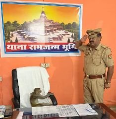 अयोध्या15अगस्त24*रामनगरी में स्वतंत्रता दिवस के मौके पर एसएचओ देवेंद्र पांडेय ने दी बंदर को सलामी, समाज को दिया संदेश* अयोध्या15अगस्त24*रामनगरी में स्वतंत्रता दिवस के मौके पर एसएचओ देवेंद्र पांडेय ने दी बंदर को सलामी, समाज को दिया संदेश*