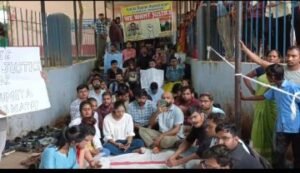 भागलपुर17अगस्त24*कोलकाता में महिला चिकित्सक की दुष्कर्म कर हत्या के विरोध में इमरजेंसी सेवा ठप्प