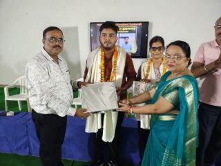 रायबरेली17अगस्त24*न्यू स्टैंडर्ड पब्लिक स्कूल सलेथू में मेडिकल प्रवेश परीक्षा में चयनित दो छात्रों का सम्मान समारोह