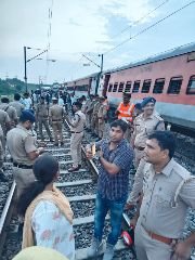 कानपुर नगर17अगस्त24*साबरमती एक्सप्रेस (बनारस-अहमदाबाद) का झाँसी मण्डल के अंतर्गत कानपुर के कानपुर - भीमसेन खंड में गोविंदपुरी स्टेशन के निकट हुआ हादसा