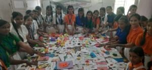 रायबरेली17अगस्त24*महावीर स्टडी इस्टेट सीनियर सेकेंडरी स्कूल के बच्चों ने रक्षाबंधन के लिए बनाई राखियां