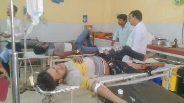 मथुरा17अगस्त24*सड़क दुर्घटना में बाइक सवार दो युवक घायल