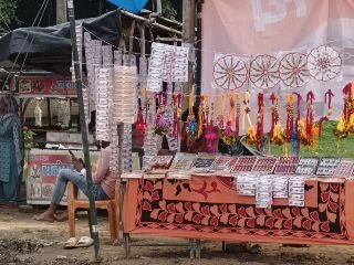 अयोध्या18अगस्त24*रक्षाबंधन पर सजी दुकानें बनी आकर्षण का केंद्र अयोध्या18अगस्त24*रक्षाबंधन पर सजी दुकानें बनी आकर्षण का केंद्र