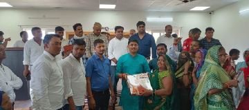 कौशाम्बी19अगस्त24*नगर पालिका अध्यक्ष को बड़ी संख्या में रक्षा बांधने पहुँची बहने